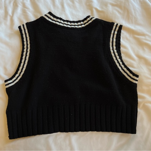 Cropped Sweater Vest - Picture 3 of 5